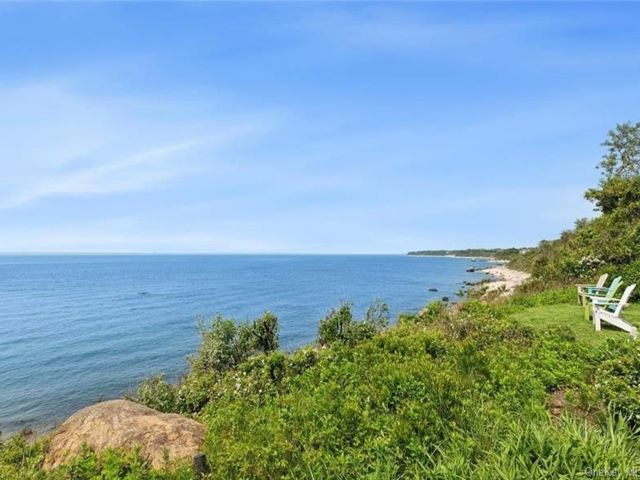  4 BR,  5.00 BTH &nbsp;Estate style home in Greenport