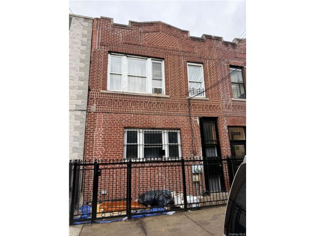  4 BR,  1.00 BTH &nbsp;Colonial style home in Bedford Stuyvesant