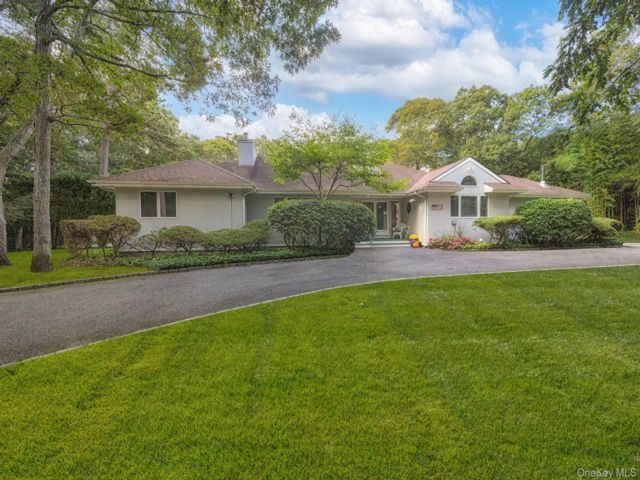  4 BR,  4.00 BTH &nbsp;Contemporary style home in Quogue