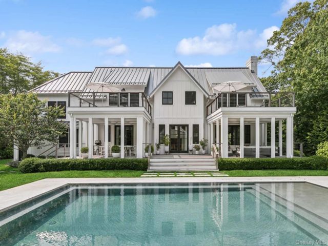  5 BR,  6.00 BTH &nbsp;Farmhouse style home in Southampton