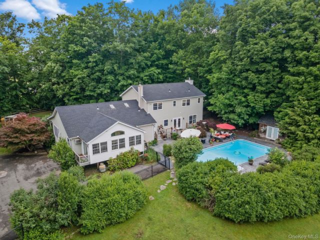  6 BR,  6.00 BTH &nbsp;Colonial style home in Pine Bush