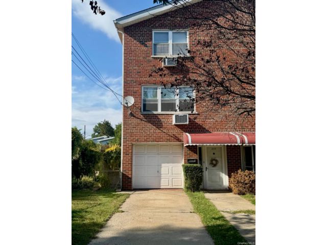  4 BR,  3.00 BTH &nbsp;Other style home in City Island