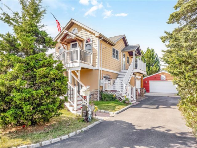 [Lindenhurst Real Estate, listing number 7211338]