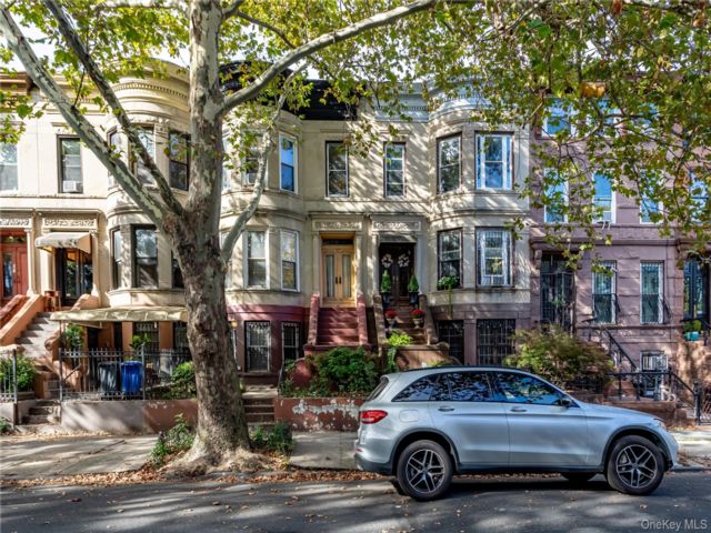  5 BR,  3.00 BTH &nbsp;House style home in Bedford Stuyvesant
