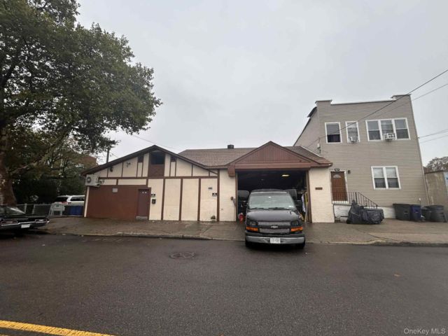 Studio,  0.00 BTH &nbsp;Commercial style home in East Elmhurst