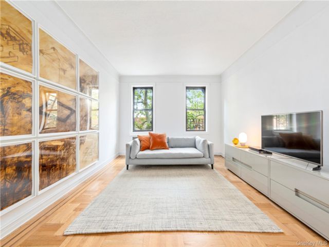  2 BR,  1.00 BTH &nbsp;Other style home in Sunnyside