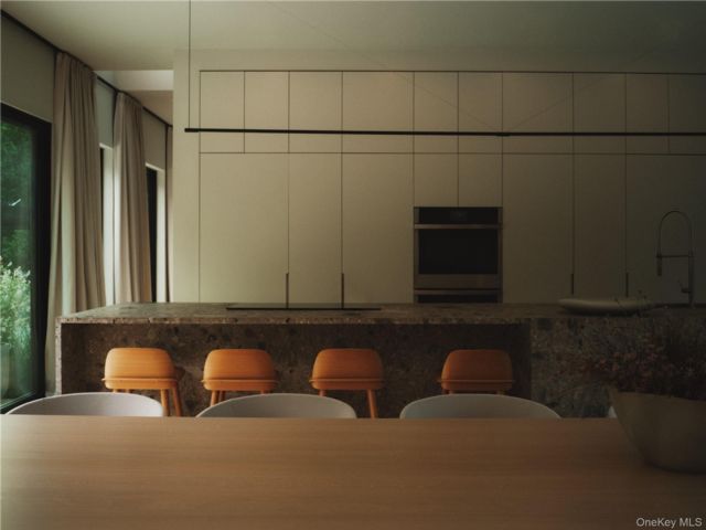 [PHOTO]