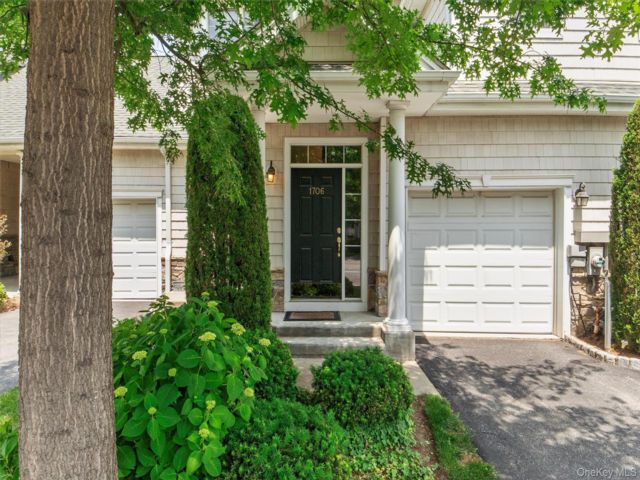  2 BR,  3.00 BTH &nbsp;Condo style home in Croton-on-hudson