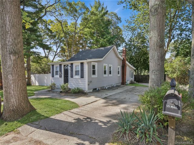  2 BR,  2.00 BTH &nbsp;Exp ranch style home in Ronkonkoma