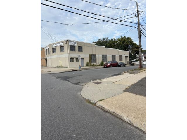 Studio,  0.00 BTH &nbsp;Commercial style home in Roosevelt