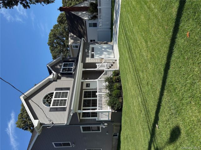  4 BR,  3.00 BTH &nbsp;Colonial style home in Roosevelt