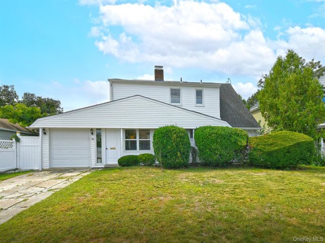  5 BR,  2.00 BTH &nbsp;Colonial style home in Levittown