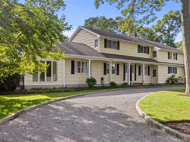  6 BR,  5.00 BTH &nbsp;Colonial style home in Westhampton Beach