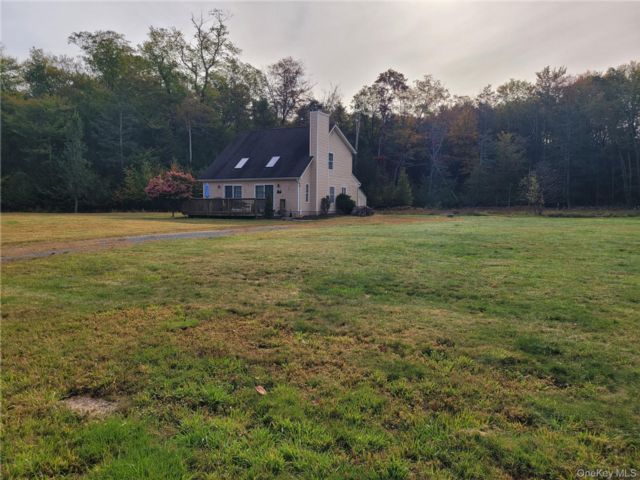  3 BR,  2.00 BTH &nbsp;Contemporary style home in Woodridge