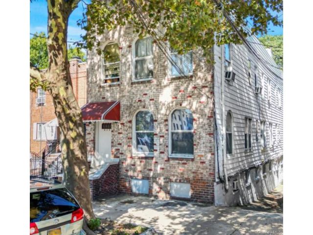 [Wakefield Real Estate, listing number 7213905]