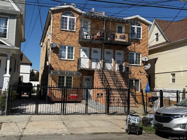  9 BR,  7.00 BTH &nbsp;House style home in Ozone Park