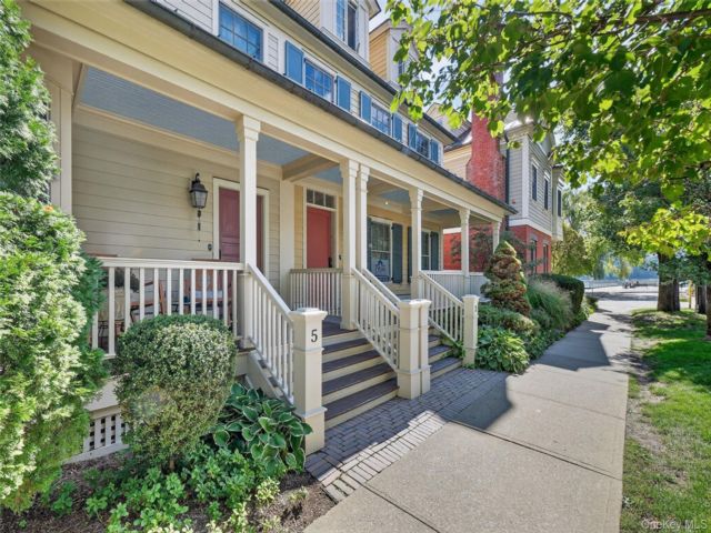  2 BR,  3.00 BTH &nbsp;Condo style home in Cold Spring