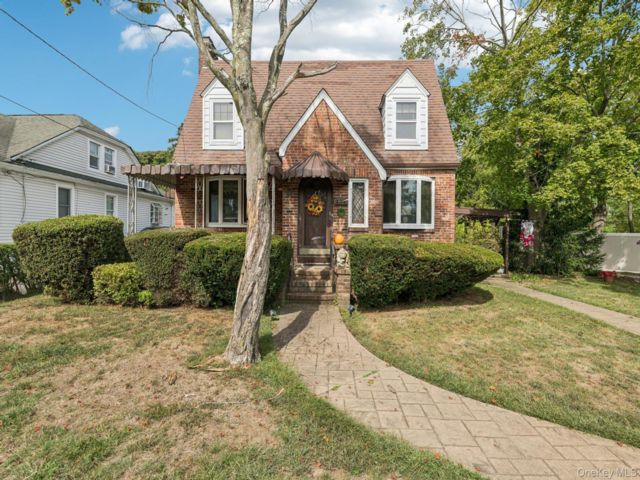 [Central Islip Real Estate, listing number 7214466]