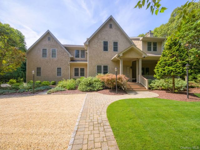  6 BR,  6.00 BTH &nbsp;Traditional style home in Quogue