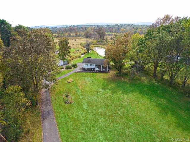  3 BR,  3.00 BTH &nbsp;Raised ranch style home in Stone Ridge