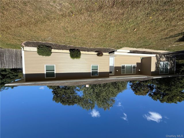  4 BR,  2.00 BTH &nbsp;Ranch style home in Shirley