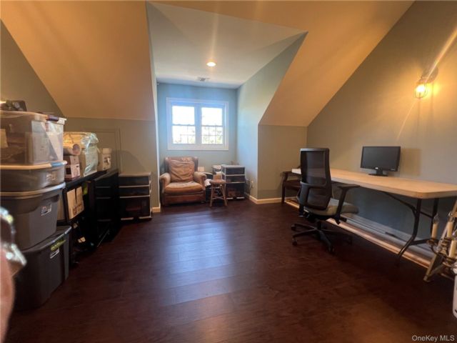 Studio,  0.00 BTH &nbsp;Commercial style home in Massapequa