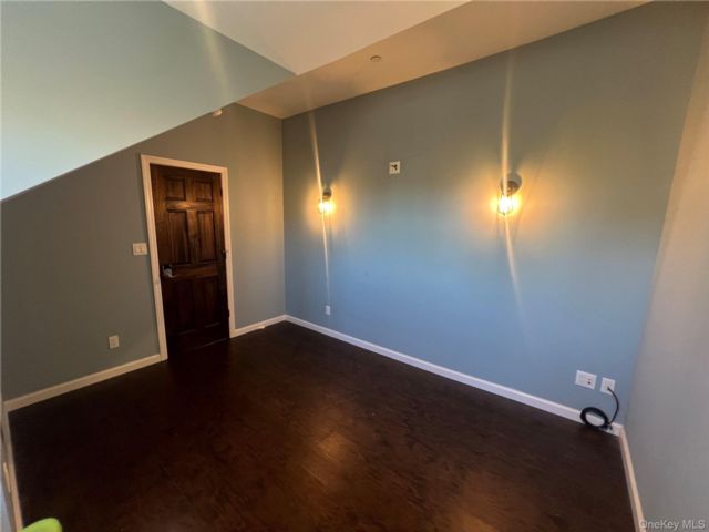 Studio,  0.00 BTH &nbsp;Commercial style home in Massapequa