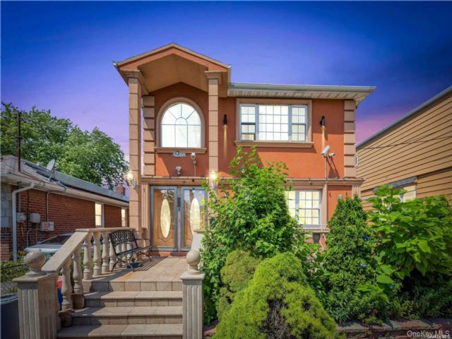  7 BR,  5.00 BTH &nbsp;House style home in South Ozone Park