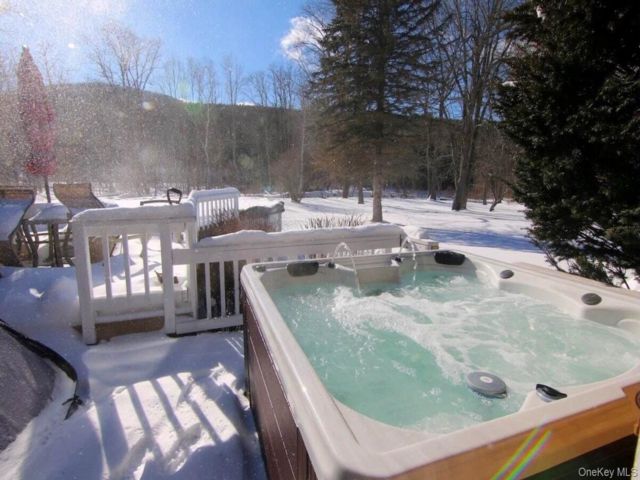  5 BR,  4.00 BTH &nbsp;Other style home in Windham