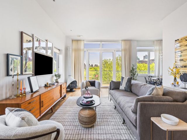  3 BR,  3.00 BTH &nbsp;Condo style home in Cobble Hill
