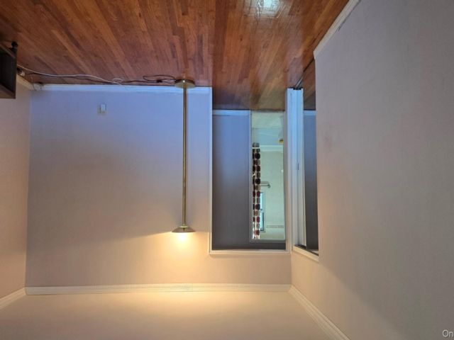 [PHOTO]