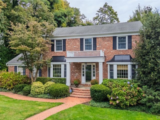 [Huntington Bay Real Estate, listing number 7215511]