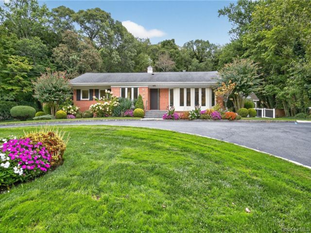 Studio,  0.00 BTH &nbsp;Commercial style home in Huntington