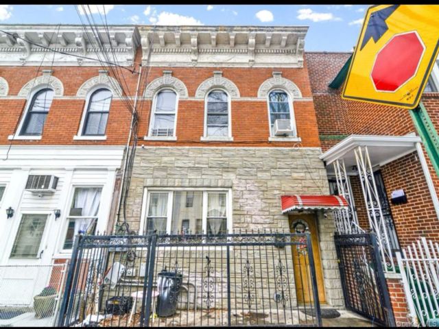 [Woodhaven Real Estate, listing number 7215768]