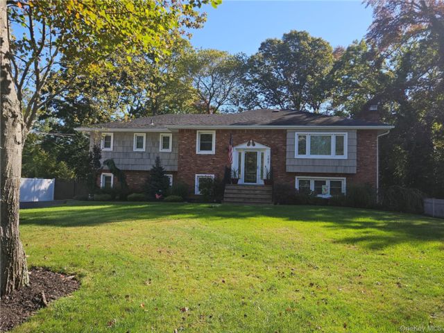  4 BR,  3.00 BTH &nbsp;Hi ranch style home in Oakdale
