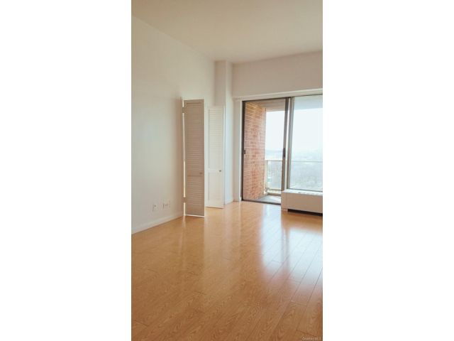 [PHOTO]