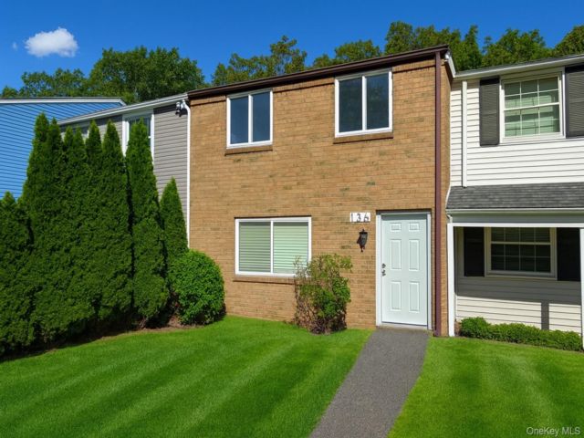  3 BR,  2.00 BTH &nbsp;Condo style home in Calverton