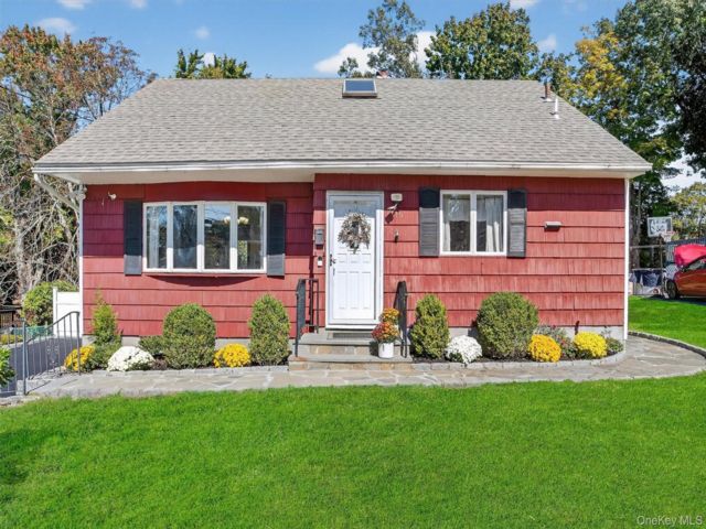  3 BR,  2.00 BTH &nbsp;Cape cod style home in Peekskill