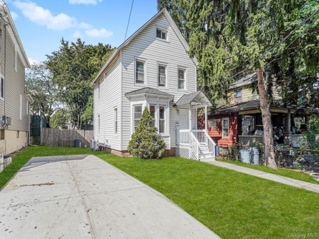  4 BR,  2.00 BTH &nbsp;Colonial style home in Graniteville