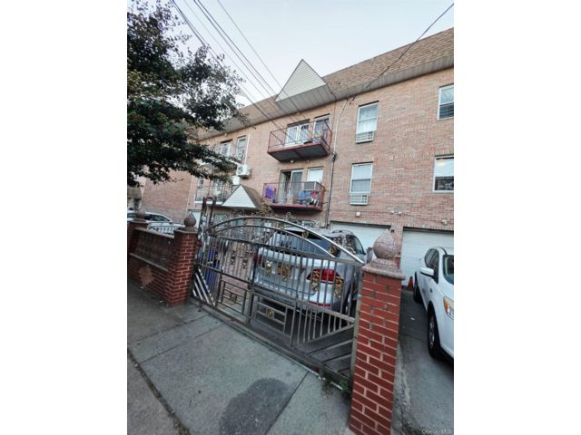  4 BR,  2.00 BTH &nbsp;Colonial style home in Hollis