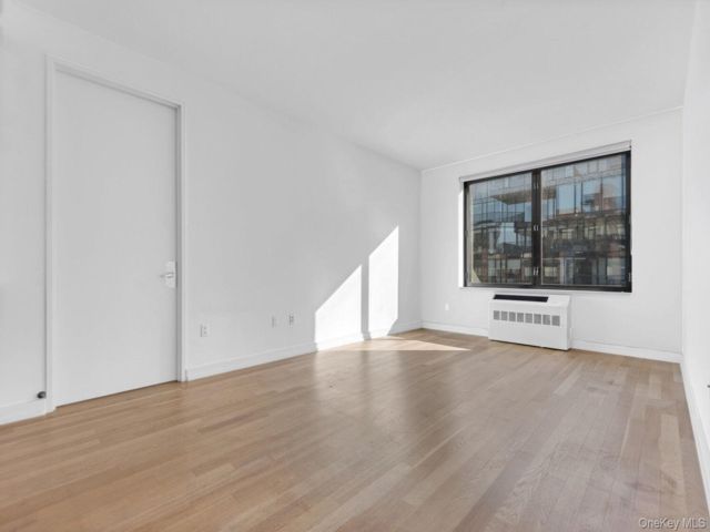  2 BR,  2.00 BTH &nbsp;House style home in Long Island City