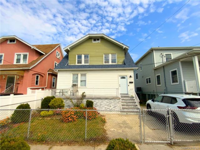  4 BR,  3.00 BTH &nbsp;House style home in Arverne