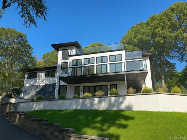  4 BR,  5.00 BTH &nbsp;Post modern style home in Smithtown