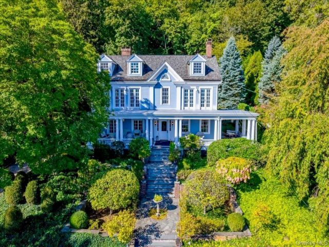  5 BR,  4.00 BTH &nbsp;Victorian style home in Nyack