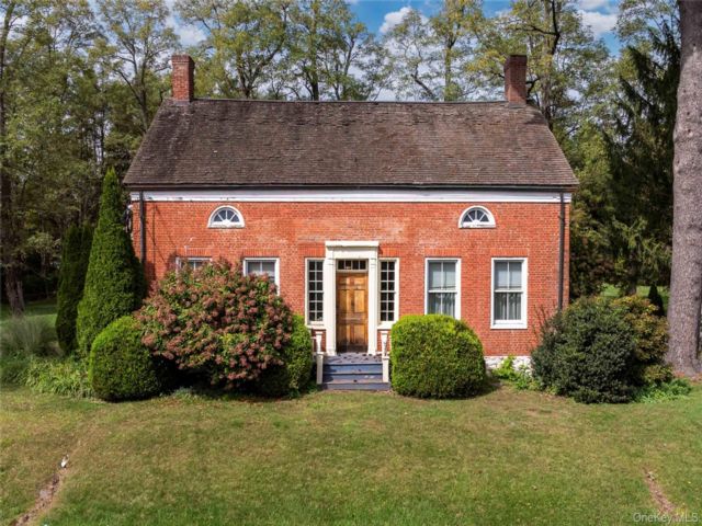  6 BR,  6.00 BTH &nbsp;Carriage house style home in Accord
