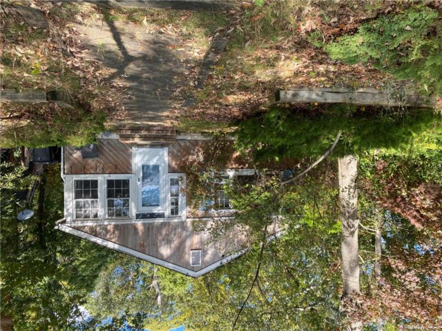  2 BR,  2.00 BTH &nbsp;Ranch style home in Ridge