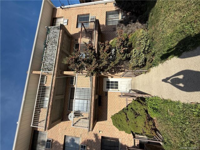  2 BR,  1.00 BTH &nbsp;Condo style home in Canarsie