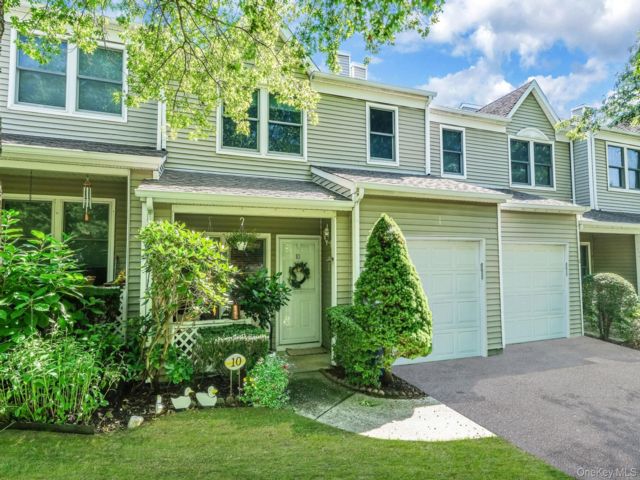  2 BR,  3.00 BTH &nbsp;Condo style home in Port Jefferson