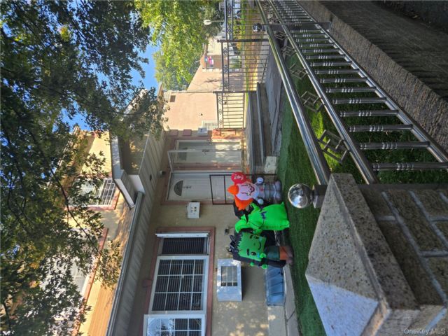  6 BR,  4.00 BTH &nbsp;House style home in South Ozone Park