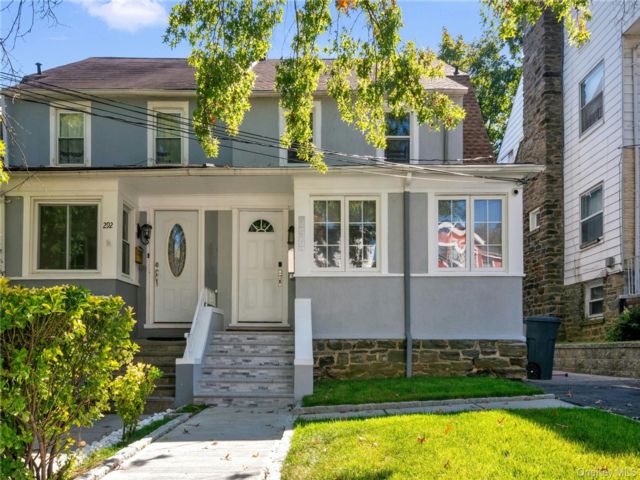  5 BR,  4.00 BTH &nbsp;Chalet style home in Mount Vernon